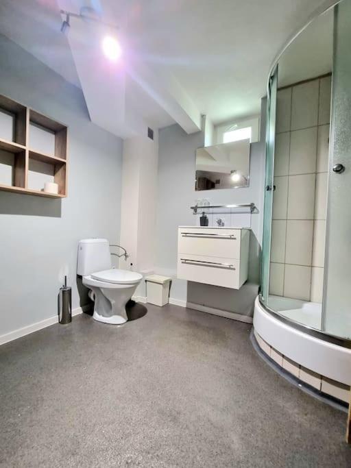 Simple Apartment Near Hockey & Football Arena Bratislava Eksteriør billede
